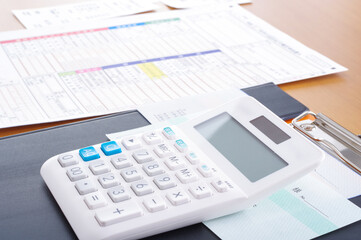 確定申告の計算をするイメージ