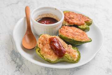 ピーマンの鶏ひき肉詰め