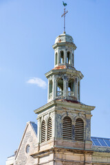 Obraz premium Old church steeple with paint peeling