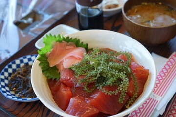 Japanese Food, Tuna Bowl with green caviar or sea grapes - 海ぶどう マグロ丼