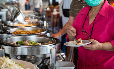 scooping the food, catering, dinner time