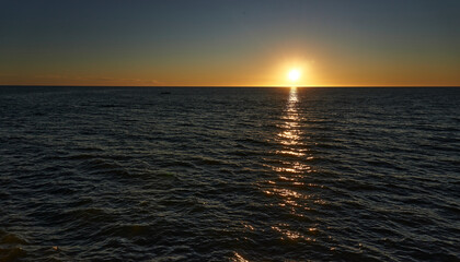 Obraz premium Atardecer, sol, costanera.