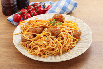 Spaghetti with meatball in tomato sause