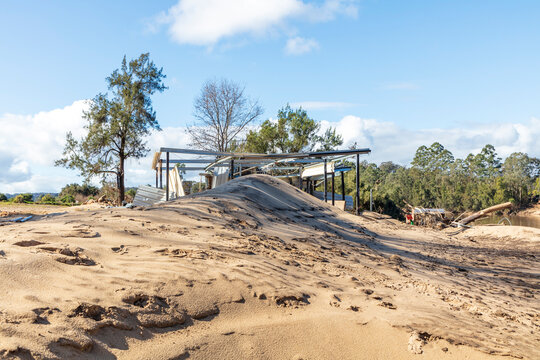 Photograph of a severely flood damaged building on the banks of the Hawkesbury river