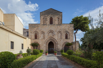 Fototapeta na wymiar Palermo. Facciata della Magione. Basilica della Santissima Trinità del Cancelliere
