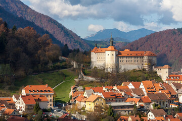 Slovenia. Škofja Loka castle sulla collina sopra il borgo