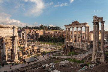Roma. Foro romano. Tempio di Vespasiano, l'arco di Settimio Severo