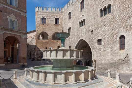 Fabriano, Ancona. Fontana Sturinalto
