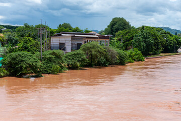 Obraz premium A large amount of water causes flooding.