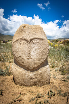 petroglyphs and balbal, cholpon-ata, kyrgyzstan, tombstone, nomads, central asia