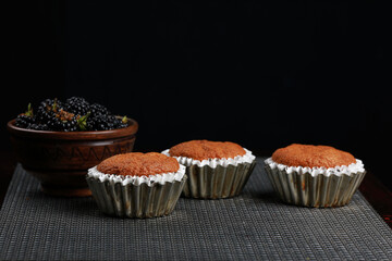 delicious cupcakes with blackberries and powdered sugar