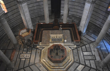 Battistero romanico di San Giovanni a Pisa (Italy) - XII secolo