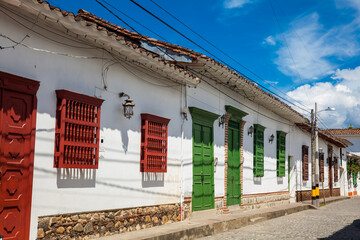 Obraz premium Beautiful colonial houses at the small town of Santa Fe de Antioquia in Colombia