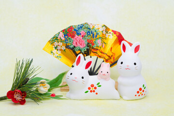 写真素材:令和5年・2023年の干支は卯（う・うさぎ）　卯年の年賀状素材（和風、和紙、千代紙、お正月小物等）