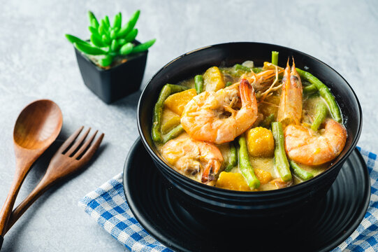 Ginataang Hipon, Kalabasa at Sitaw- sauteed shrimp, squash, and string beans in coconut sauce