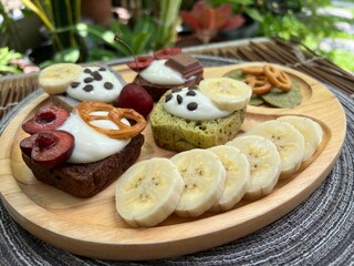 Yogurt banana and cherry mini toast with chocolate chip