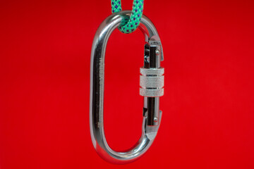Steel oval carabiner for industrial rope climbing
