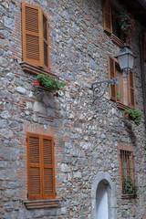 Fototapeta na wymiar casa di montagna di barzio, italia, old house of barzio, italy 