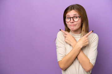 Obraz premium Young English woman isolated on purple background pointing to the laterals having doubts
