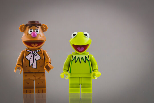 Dortmund - Deutschland 13. August 2022 Lego Miss Piggy, Fossie Bär und Kermit von der Muppet Show