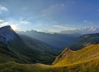 Paysage - Col Anterne - Mont blanc - Lever de soleil - stries de lumières - 