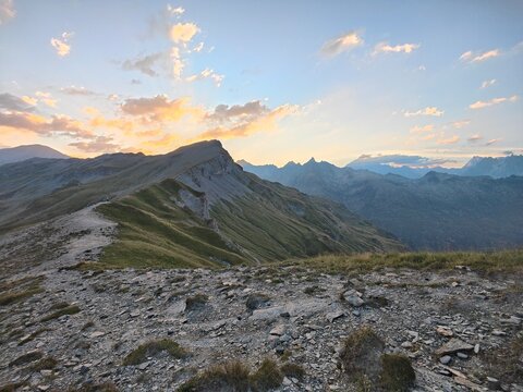 Paysage - Col Anterne - Mont blanc - Lever de soleil - stries de lumi&egrave;res - 