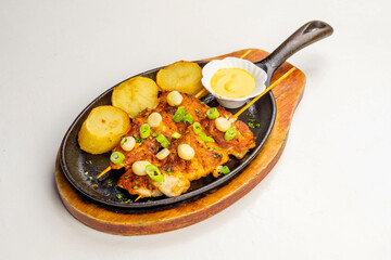 Deliciosa comida peruana gourmet en restaurante