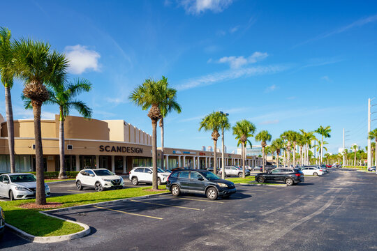 Businesses at Sunny Isles Square an RK Center Plaza