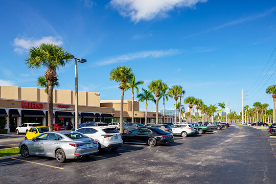 Businesses at Sunny Isles Square an RK Center Plaza