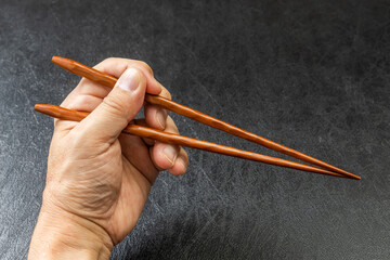 箸の持ち方　Right way of holding chopsticks