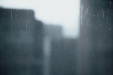 都会の雨のイメージ