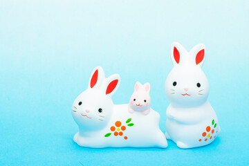 写真素材:令和5年・2023年の干支は卯（う・うさぎ）　卯年の年賀状素材（和風、和紙、千代紙、お正月小物等）