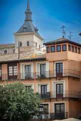 Impresionante vista panorámica de la hermosa puesta de sol sobre el casco antiguo de Toledo. Destino de viaje España	