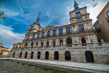 Impresionante vista panorámica de la hermosa puesta de sol sobre el casco antiguo de Toledo. Destino de viaje España