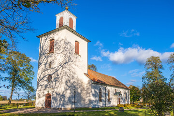 Fototapeta na wymiar Swedish country church with a cemetery
