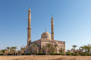 Fototapeta na wymiar The Great Mosque of Mustafa is an Ottoman mosque with twin minarets in Sharm El Sheikh, Sinai Peninsula, Egypt.
