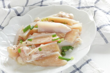 Freshness chicken soft bone marinated with starch and spring onion