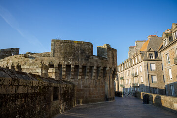 Fototapeta premium Fortified walls and city of Saint-Malo, Brittany, France