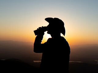 trips and fluid consumption of thirsty people on hot summer days