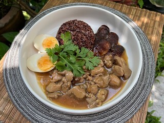 Stir chicken, fried sausage and boiled egg with brown rice