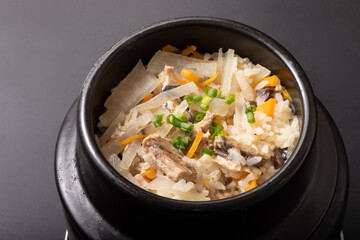 鯖の炊き込みご飯　鯖の釜飯　(さばの水煮缶)