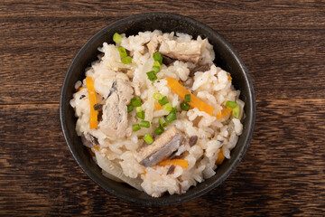 鯖の炊き込みご飯　(さばの水煮缶)