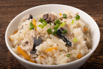鯖の炊き込みご飯　(さばの水煮缶)