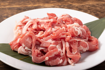 ラム肉　肩切り落とし焼き肉用　(ニュージーランド産)