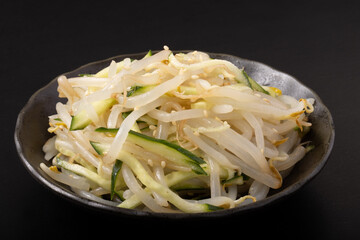 もやしとキュウリのナムル