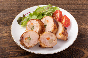 鶏肉の野菜巻き　(ごぼう・いんげん・にんじん)