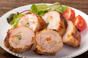 鶏肉の野菜巻き　(ごぼう・いんげん・にんじん)