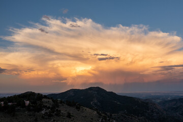Obraz premium sunset over the mountains
