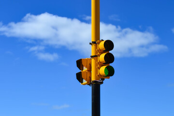 Semáforo en la costa