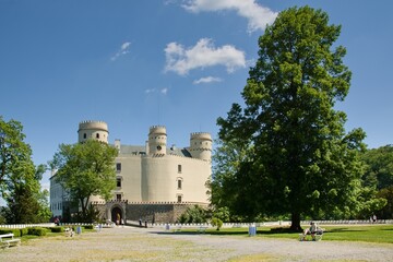 Orlík castle with park - obrazy, fototapety, plakaty